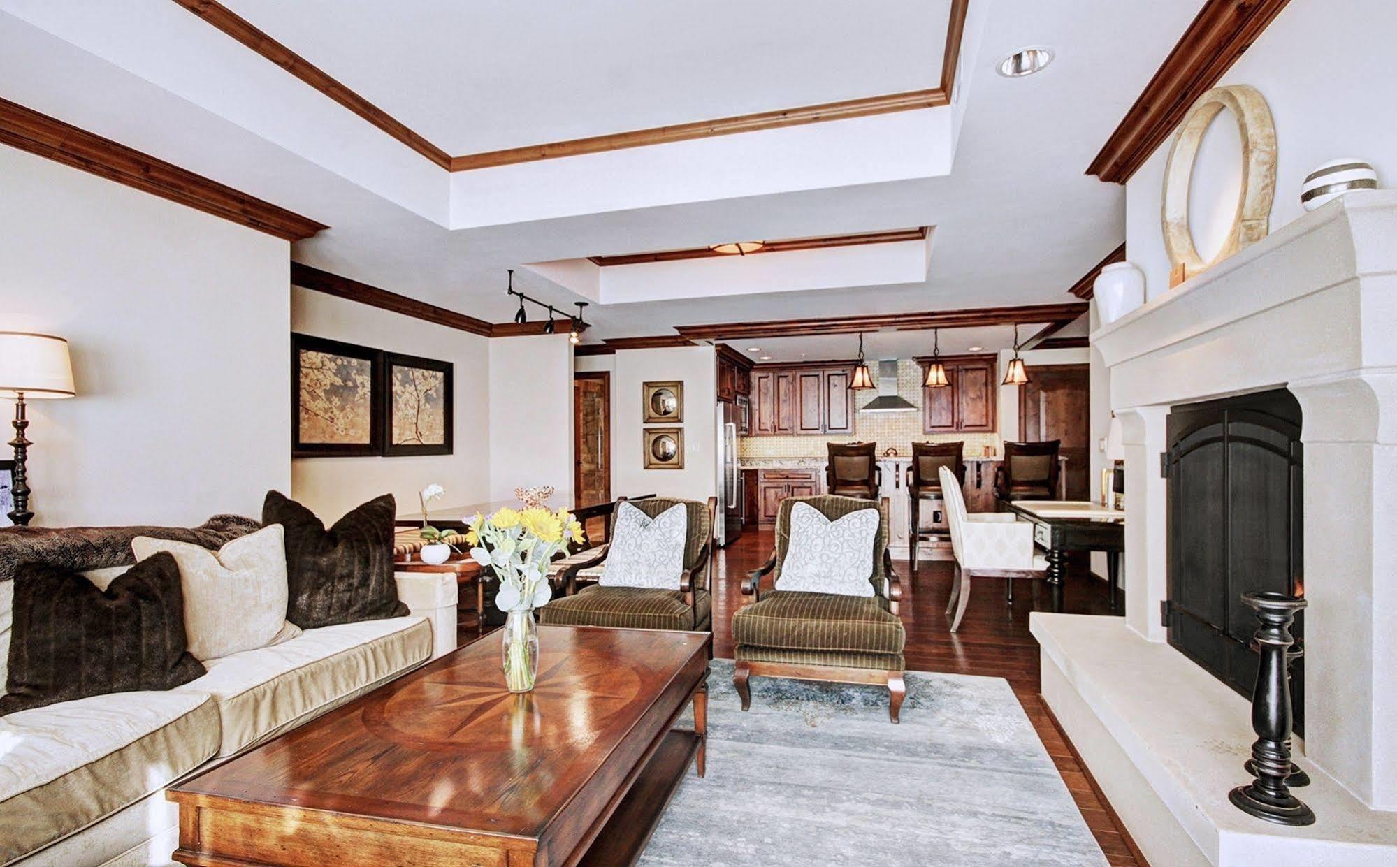 Legendary Lodging At The Ritz Вейл Экстерьер фото